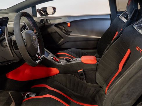 Used 2023 Lamborghini Huracan STO image 5