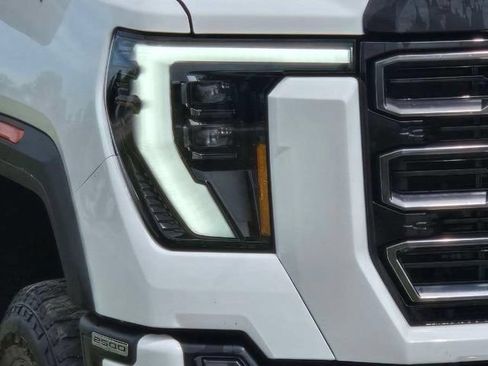 Used 2024 GMC Sierra 2500 AT4 w/ AT4 Premium Plus Package AWD/4WD image 2