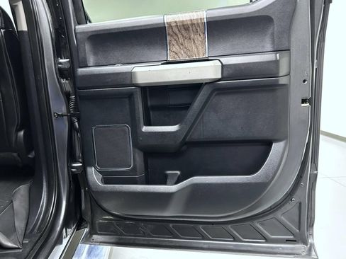Used 2019 Ford F250 Lariat w/ Lariat Value Package AWD/4WD image 17