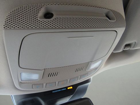 Used 2023 Ford Expedition XLT image 26