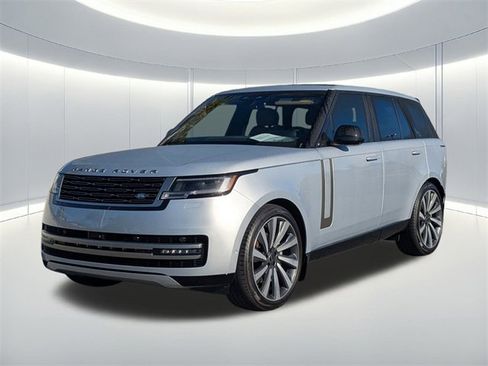 Used 2025 Land Rover Range Rover SE image 2