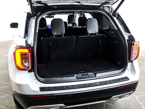 Used 2023 Ford Explorer XLT w/ Equipment Group 202A image 22