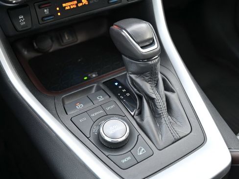 Used 2021 Toyota RAV4 Limited image 31