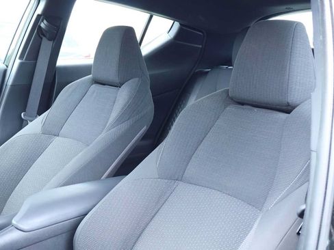 Used 2019 Toyota C-HR LE FWD image 11