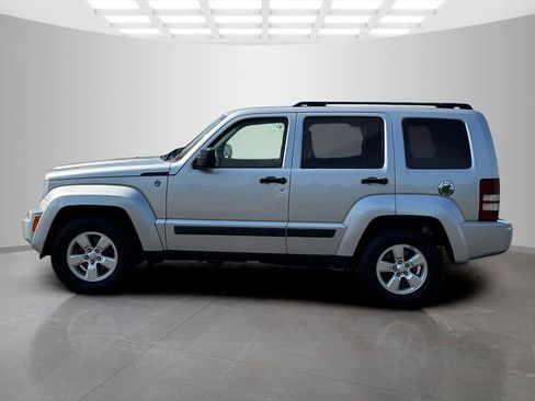 Used 2010 Jeep Liberty Sport w/ Popular Equipment Group AWD/4WD image 4