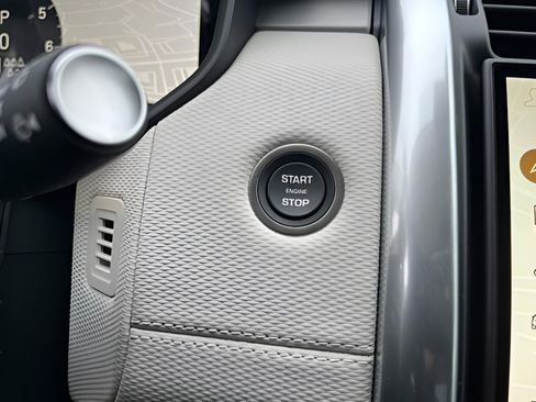 Certified 2025 Land Rover Discovery Dynamic SE image 28