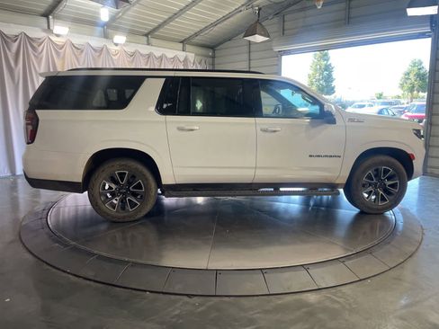 Used 2023 Chevrolet Suburban Z71 w/ Luxury Package AWD/4WD image 4