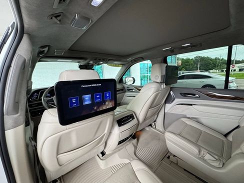 Used 2022 Cadillac Escalade Sport Platinum w/ Heavy-Duty Trailer Package AWD/4WD image 23