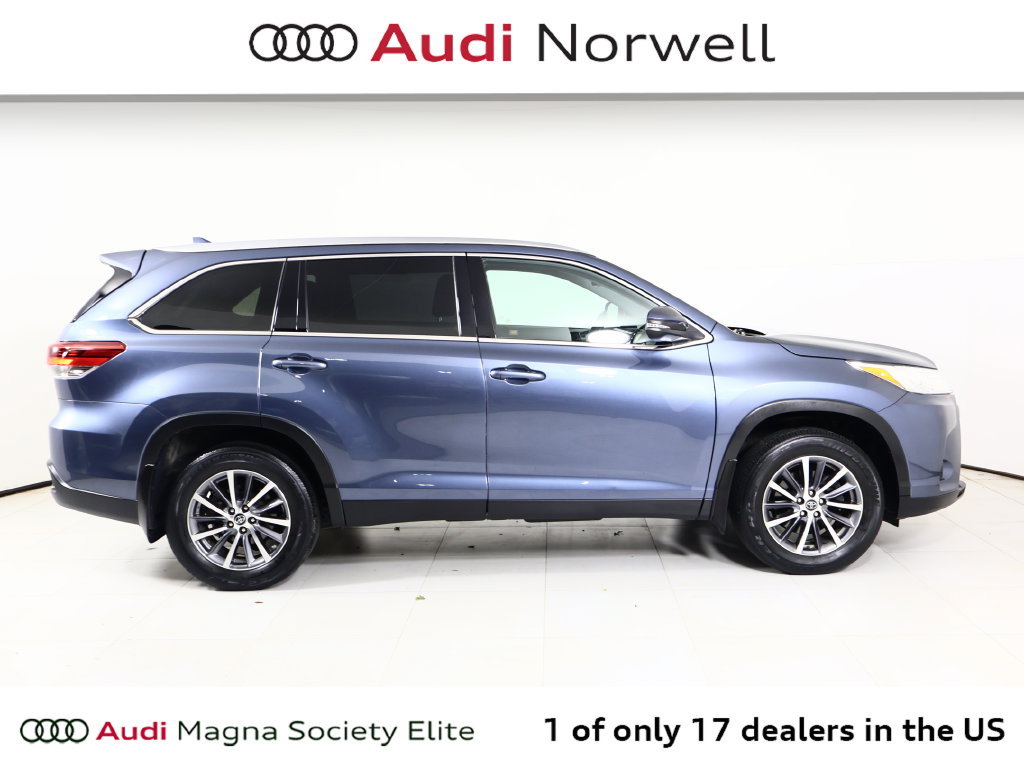 Used 2019 Toyota Highlander XLE AWD/4WD image 17