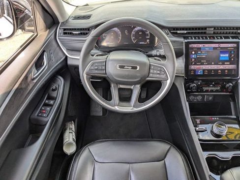 Used 2023 Jeep Grand Cherokee L Limited AWD/4WD image 16