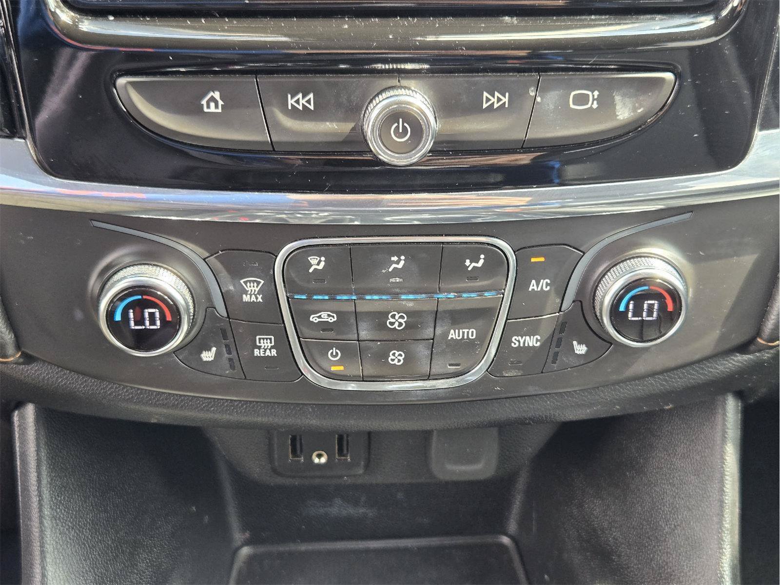 Used 2019 Chevrolet Traverse LT w/ LT Premium Package FWD image 17