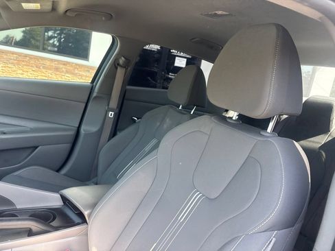 Used 2022 Hyundai Elantra SEL FWD image 3