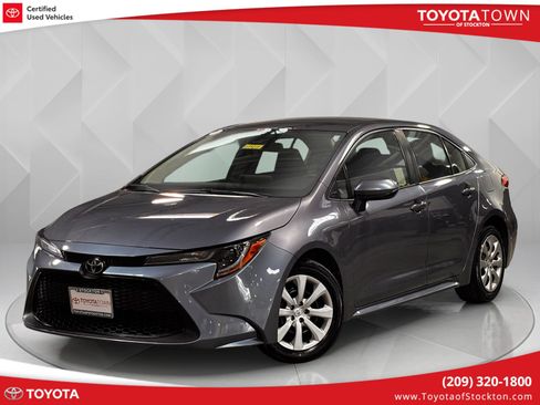 Certified 2022 Toyota Corolla LE image 1