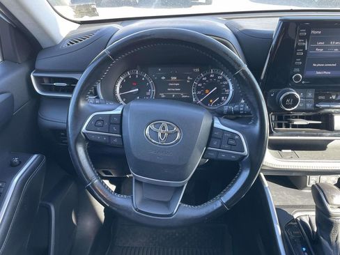 Used 2022 Toyota Highlander XLE image 26