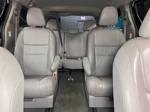 Used 2018 Toyota Sienna XLE w/ XLE Navigation Package image 23