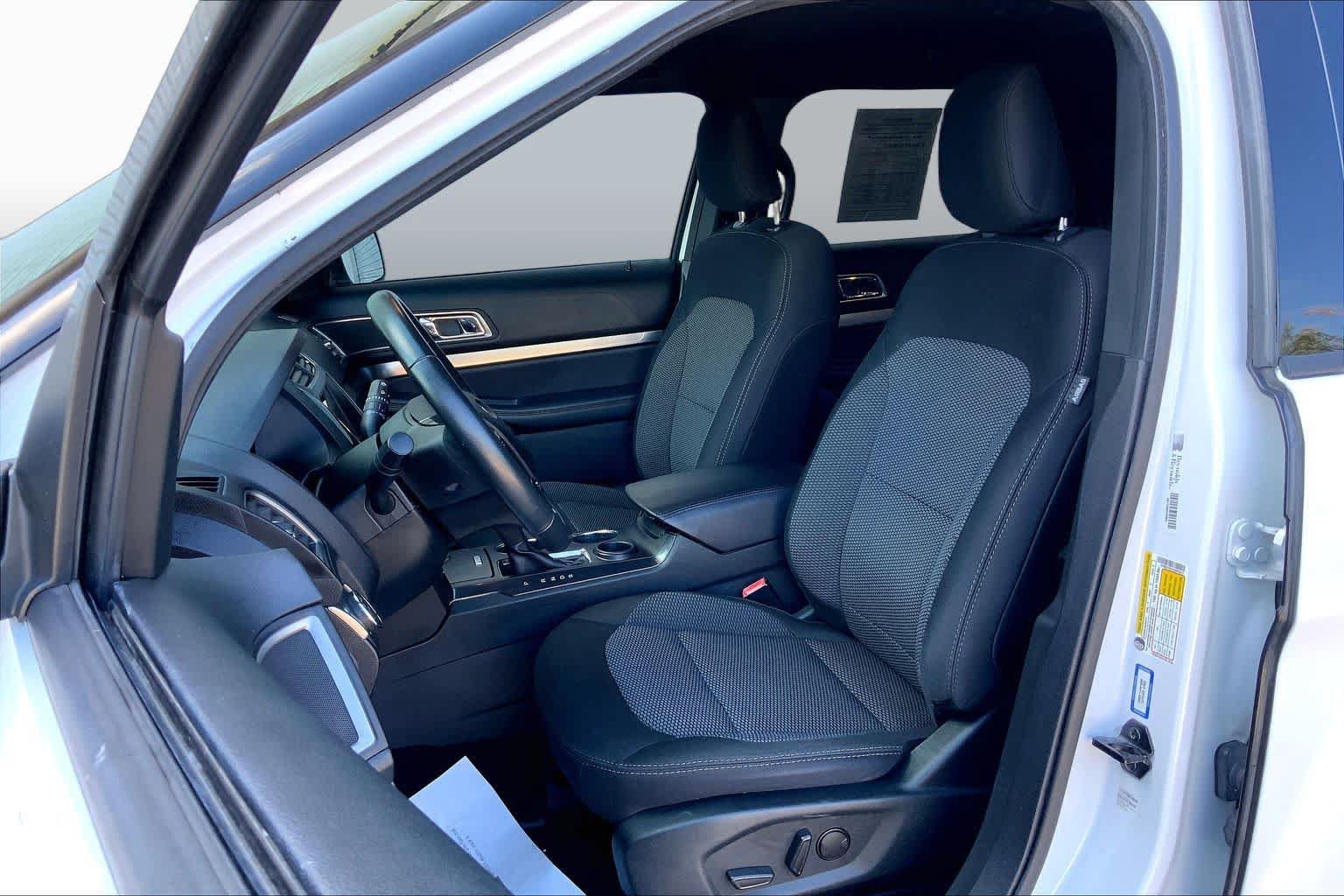 Used 2019 Ford Explorer XLT w/ Equipment Group 201A FWD image 8