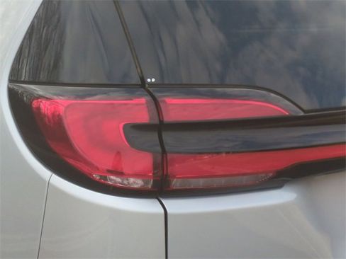 Used 2024 Chrysler Pacifica Touring-L image 21