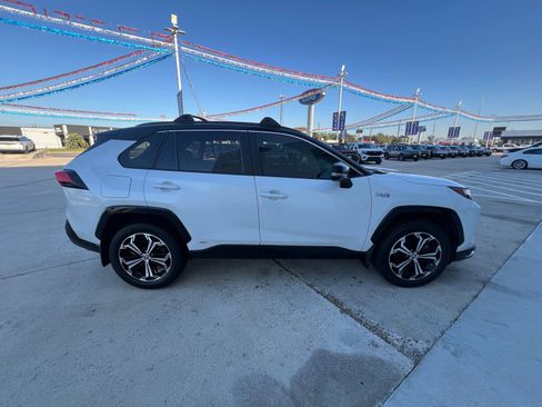 Used 2023 Toyota RAV4 XSE AWD/4WD image 2