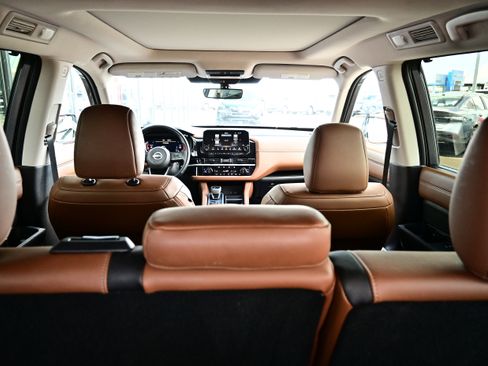 Certified 2025 Nissan Pathfinder Platinum w/ Black Appearance Package AWD/4WD image 14