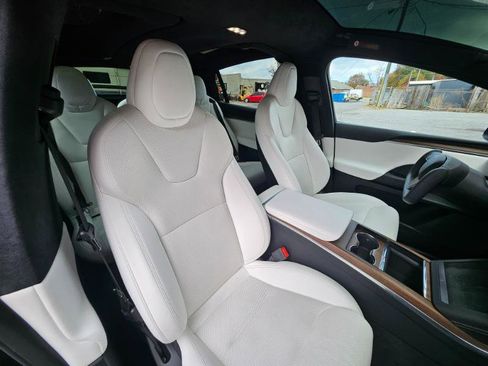 Used 2022 Tesla Model X image 57