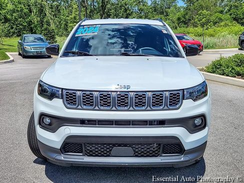 Used 2024 Jeep Compass Latitude AWD/4WD image 4
