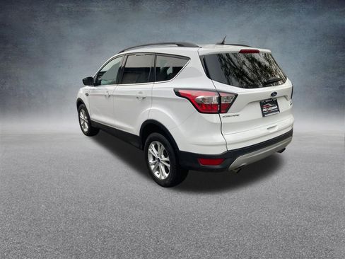 Used 2018 Ford Escape SE image 3