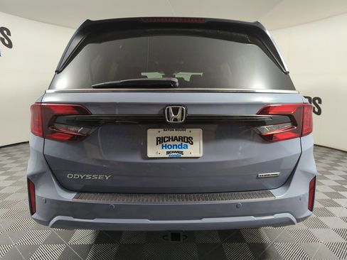 New 2026 Honda Odyssey Touring image 4