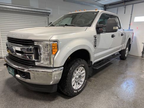 Used 2017 Ford F250 XLT AWD/4WD image 2