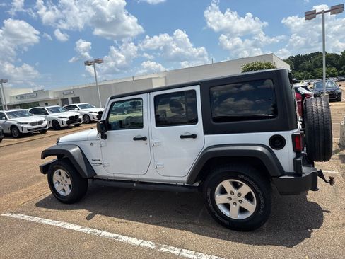 Used 2018 Jeep Wrangler Unlimited Sport S AWD/4WD image 8