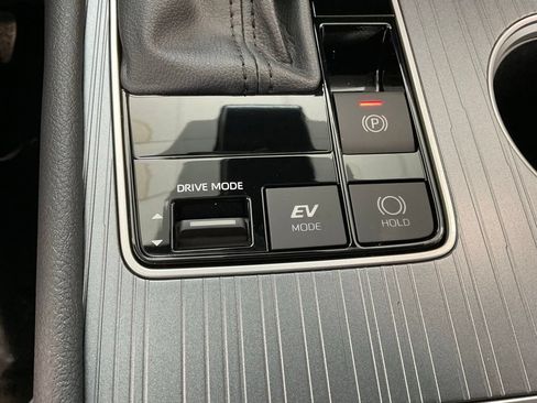 Certified 2025 Toyota Sienna LE FWD image 16