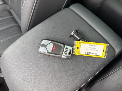 Used 2023 Audi Q5 2.0T Premium w/ Convenience Package image 29