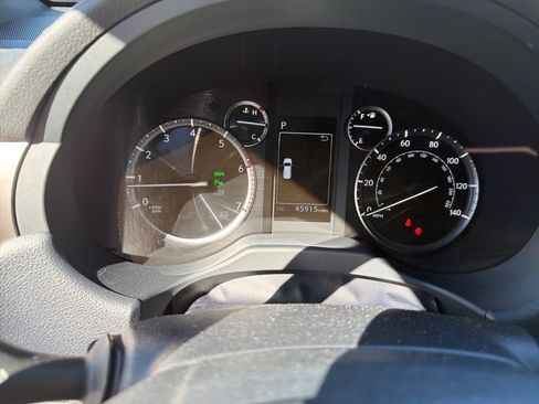 Used 2022 Lexus GX 460 Premium w/ Premium Package image 18