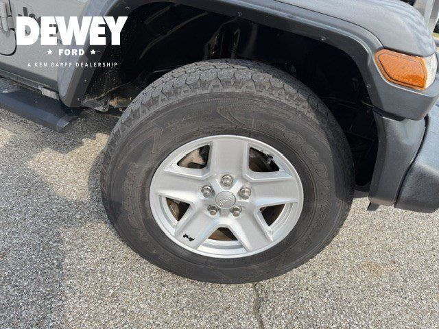 Used 2020 Jeep Gladiator Sport w/ Quick Order Package 24S AWD/4WD image 33