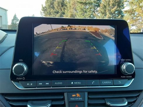 Used 2024 Nissan Altima 2.5 SV image 22