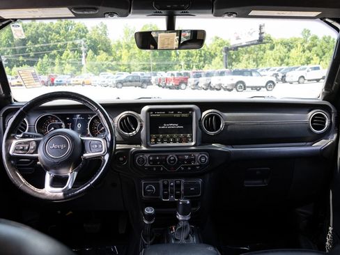 Used 2020 Jeep Gladiator Overland AWD/4WD image 19