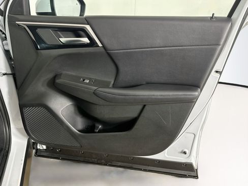 Used 2024 Mitsubishi Outlander SE AWD/4WD image 33