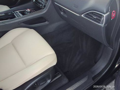 Used 2018 Jaguar F-PACE Premium image 18