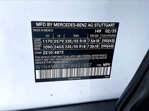 Used 2025 Mercedes-Benz GLB 250 image 37