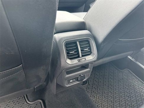 Used 2021 Volkswagen Tiguan SE image 17