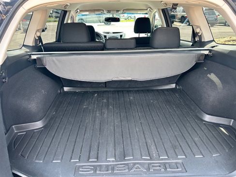 Used 2011 Subaru Outback 2.5i Premium w/ All-Weather Pkg AWD/4WD image 5