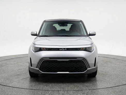 Used 2025 Kia Soul LX w/ LX Technology Package FWD image 2