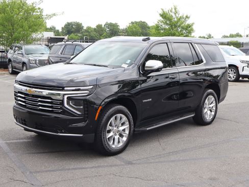 Used 2025 Chevrolet Tahoe Premier AWD/4WD image 5