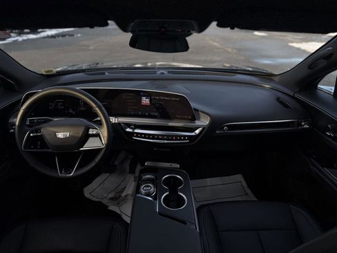 Certified 2025 Cadillac Lyriq Luxury image 17