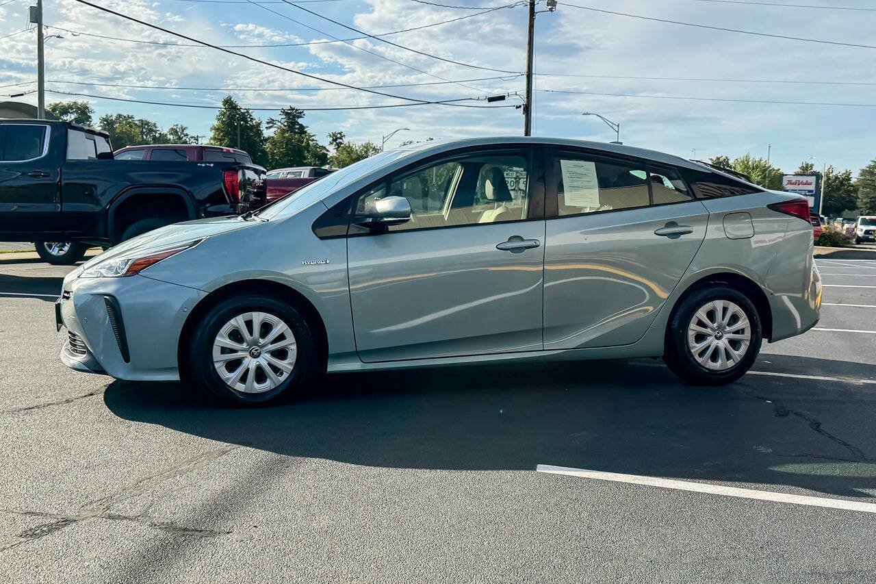 Used 2019 Toyota Prius LE FWD image 7