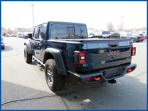 Used 2025 Jeep Gladiator Mojave w/ Convenience Group image 5