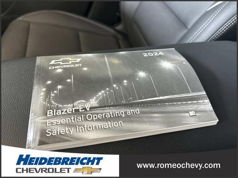 Used 2024 Chevrolet Blazer EV LT AWD/4WD image 28