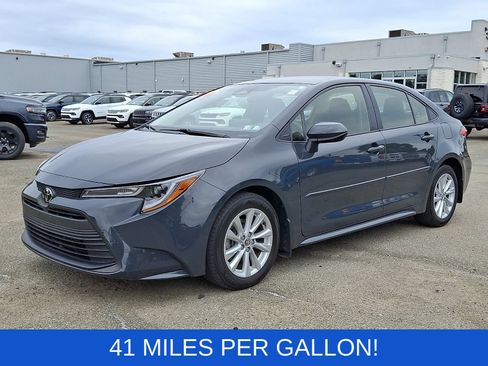 Used 2023 Toyota Corolla LE w/ LE Convenience Package FWD image 3