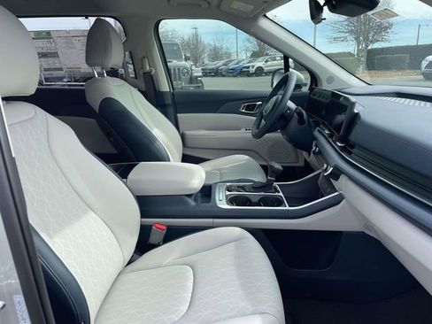 New 2026 Kia Carnival EX FWD image 19