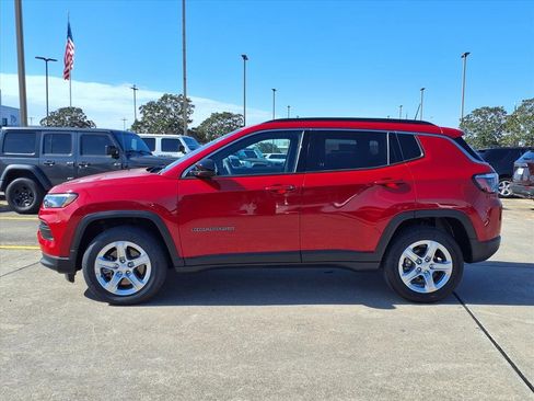 Used 2023 Jeep Compass Latitude w/ Convenience Group image 3