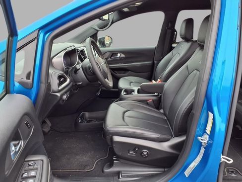 New 2026 Chrysler Pacifica Select image 23